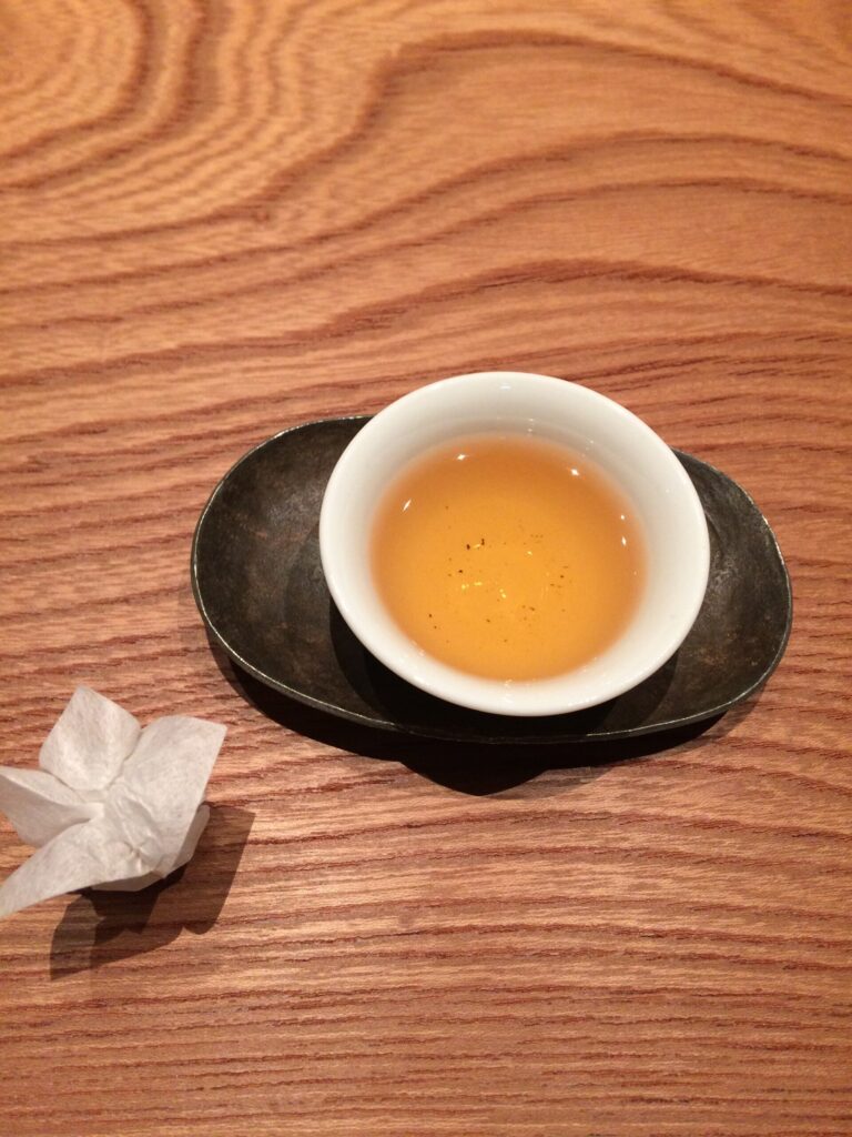 祇園　白haku　待ち時間にいただくお茶