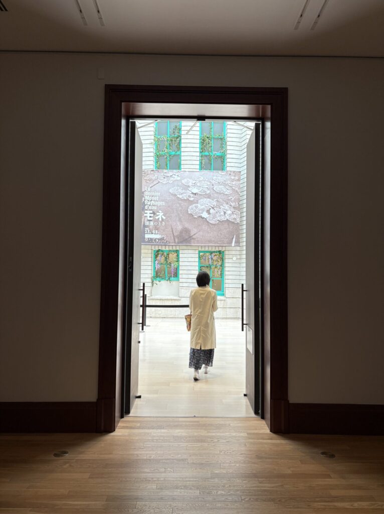 京セラ美術館　モネ 睡蓮のとき　展覧会風景