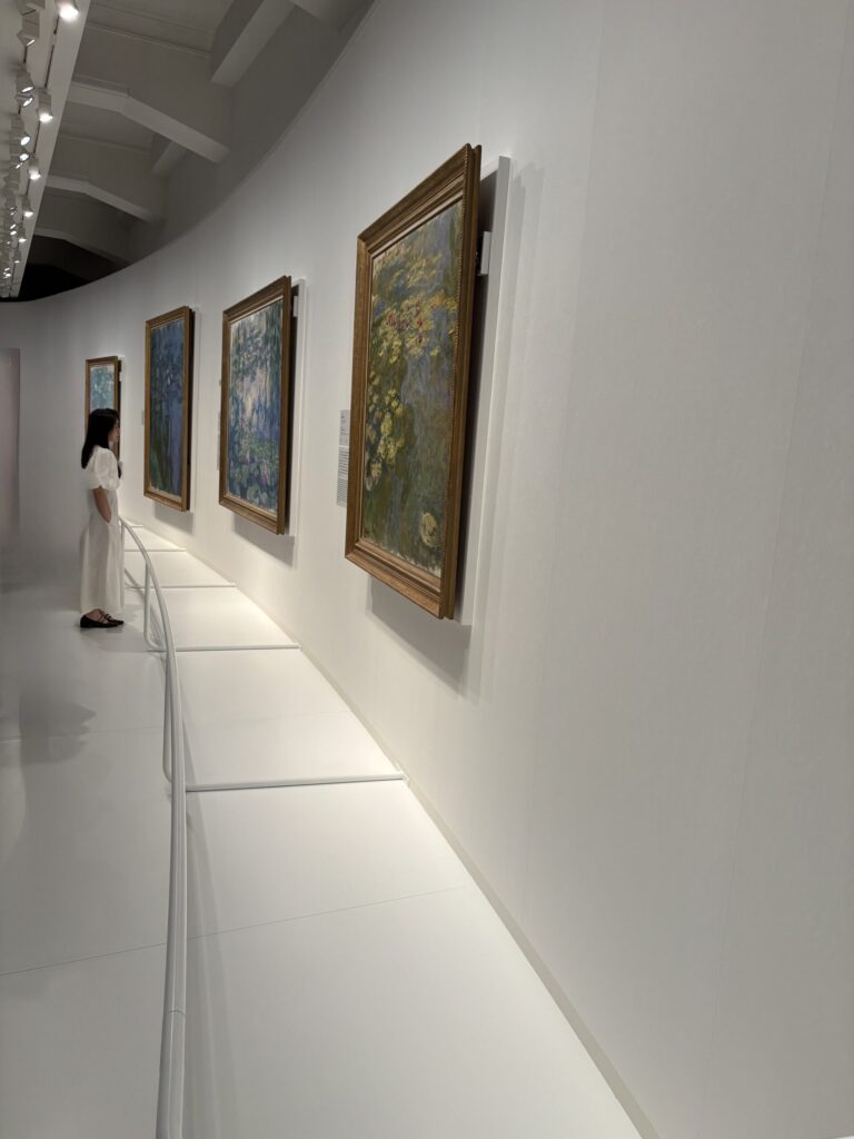 京セラ美術館　モネ 睡蓮のとき　展覧会風景