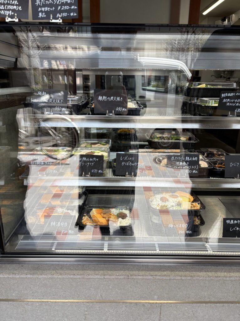 京都　左京区聖護院　柿沼惣菜店の惣菜ガラスケース