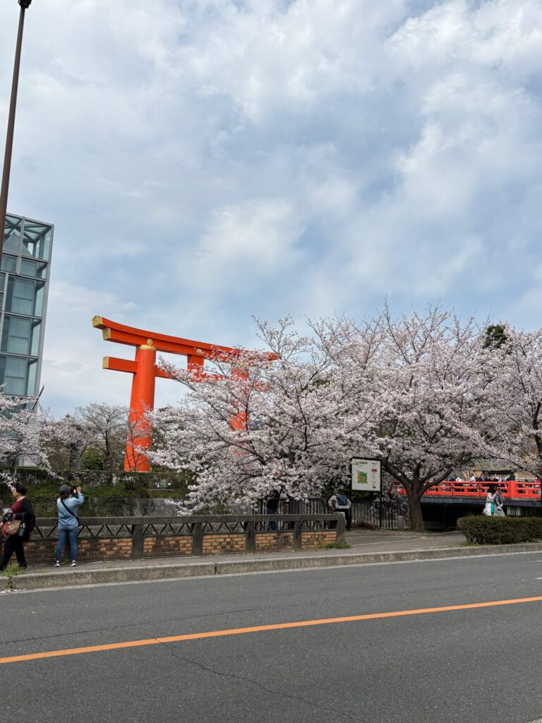 京都岡崎　大きな鳥居