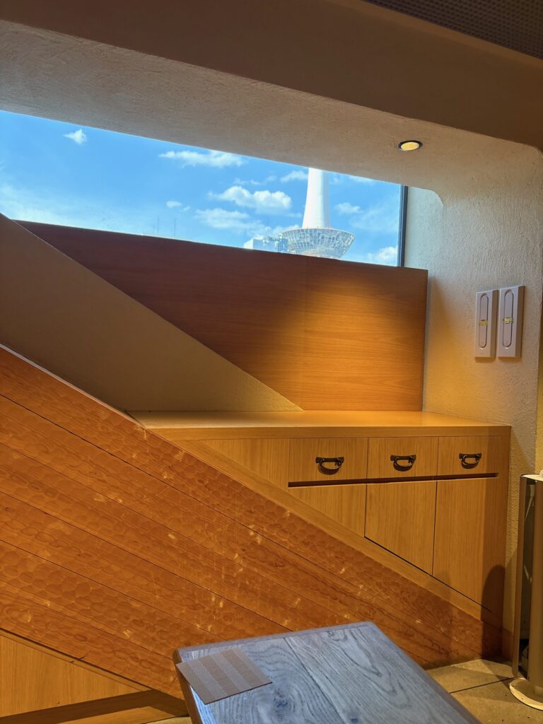 
京都タワーの見える窓辺
