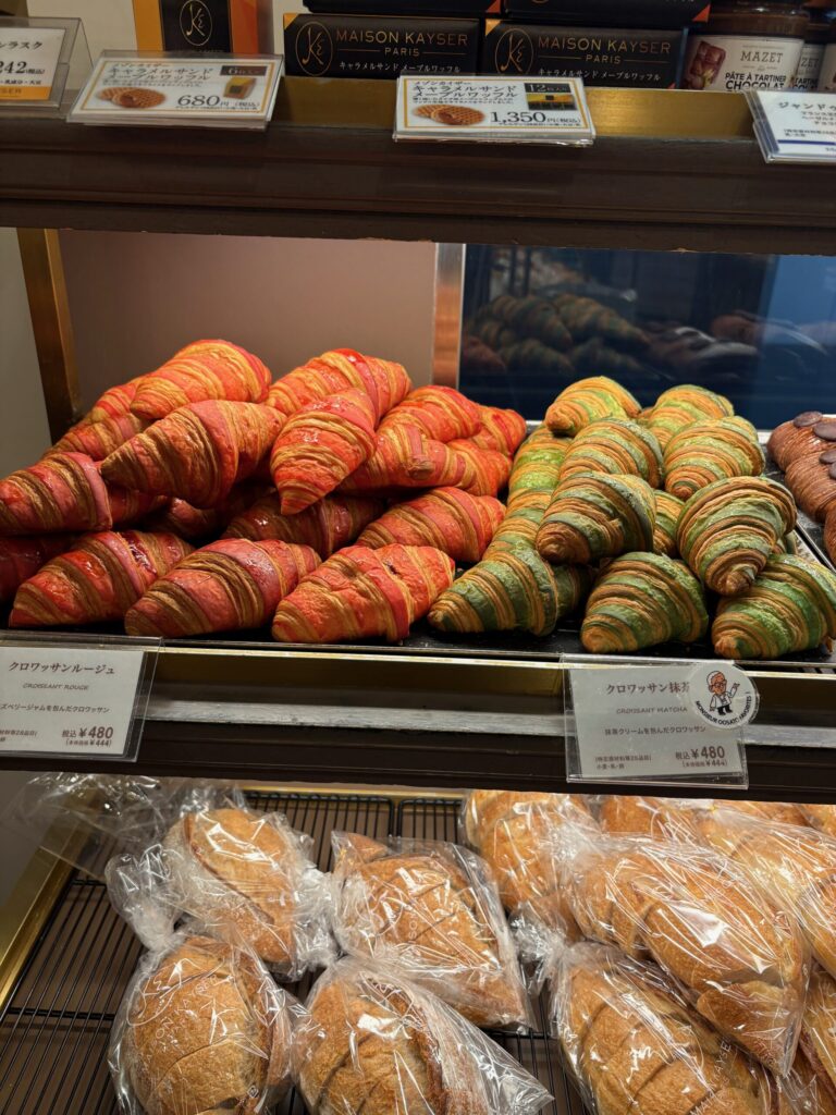 メゾンカイザー京都店限定のクロワッサンルージュとクロワッサン抹茶
