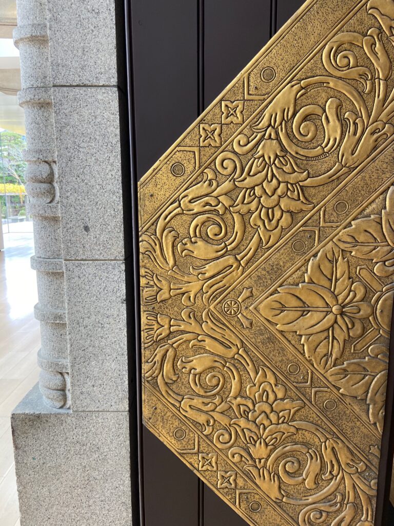 京都市京セラ美術館 館内 扉