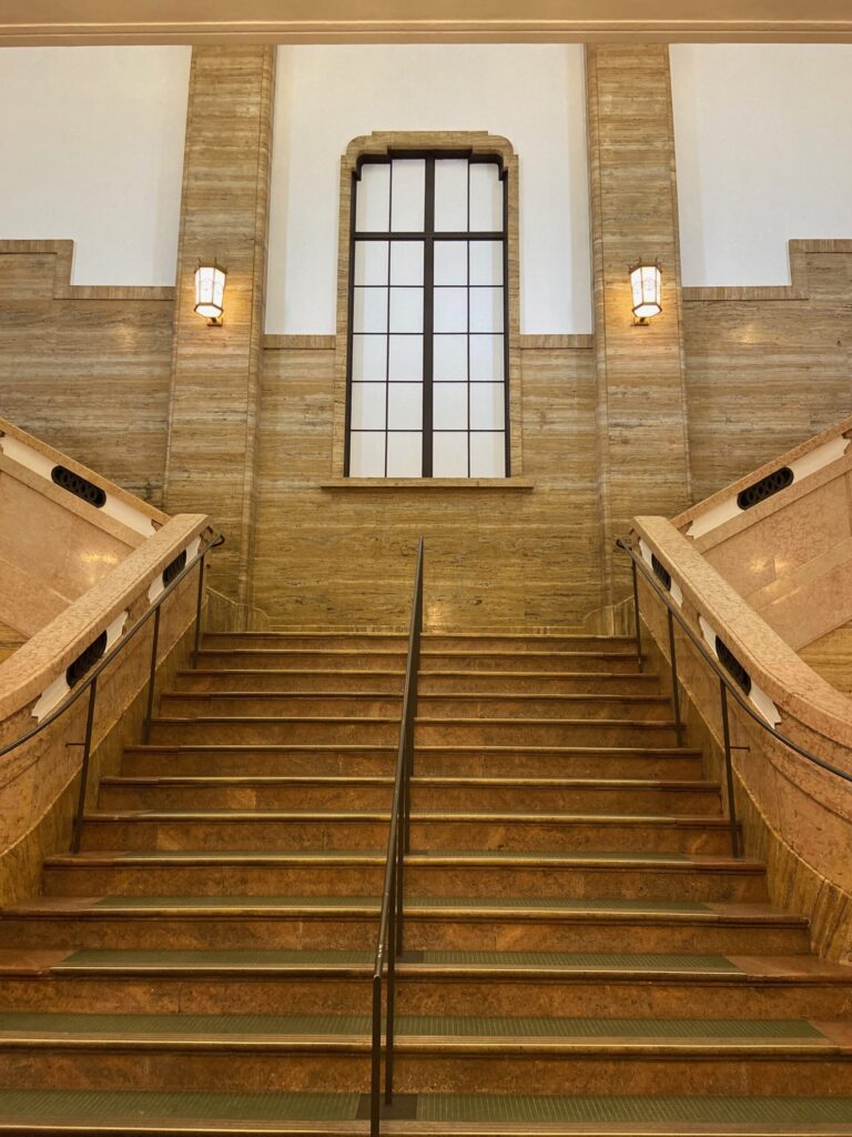 京都市京セラ美術館 館内 階段ホール