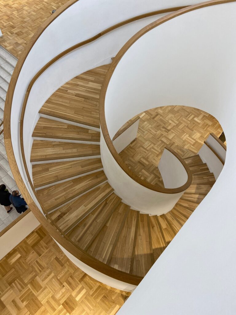 京セラ美術館 螺旋階段