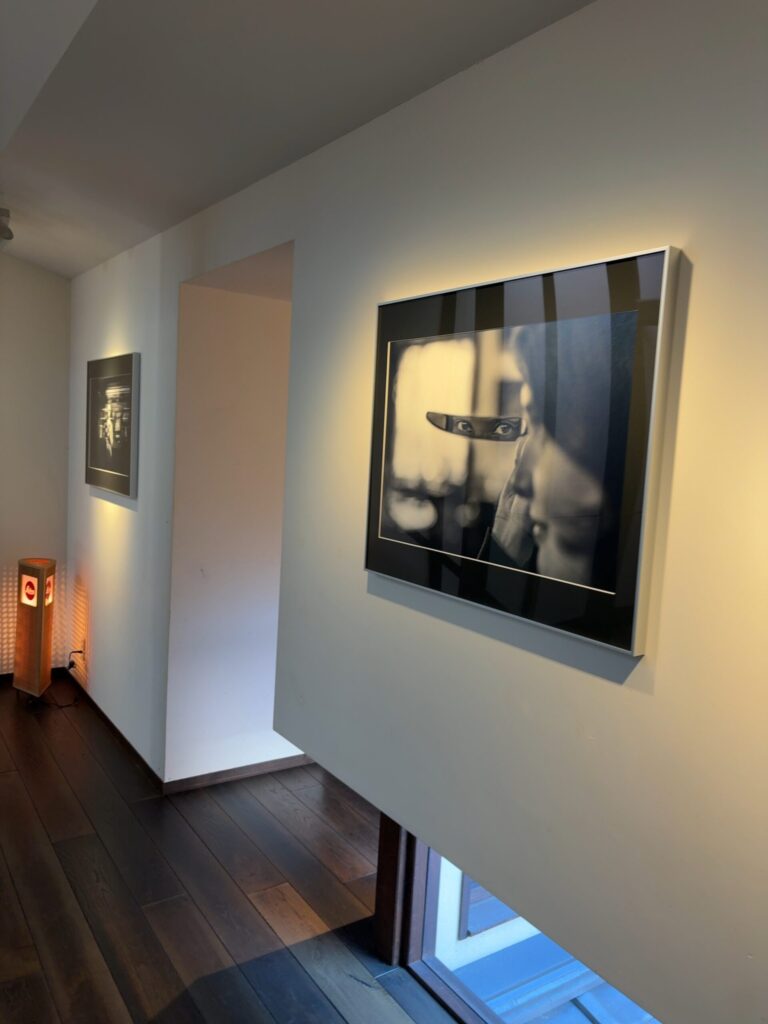 Alan Schaller写真展「Time To Reflect」。