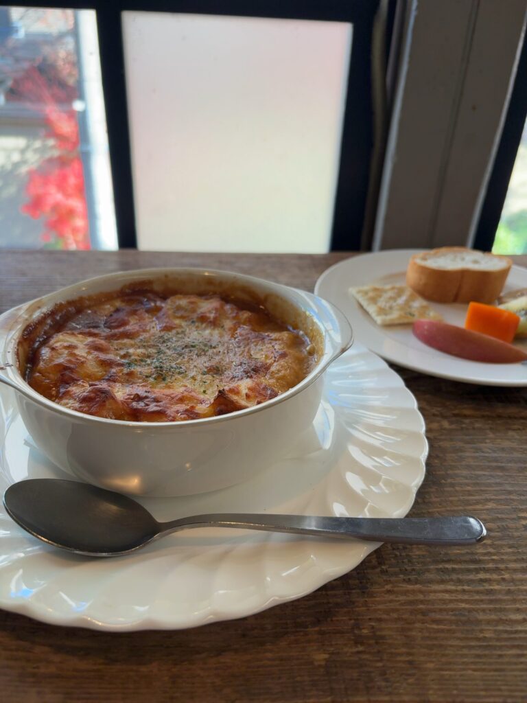 オニオングラタン煮込みチーズハンバーグ
