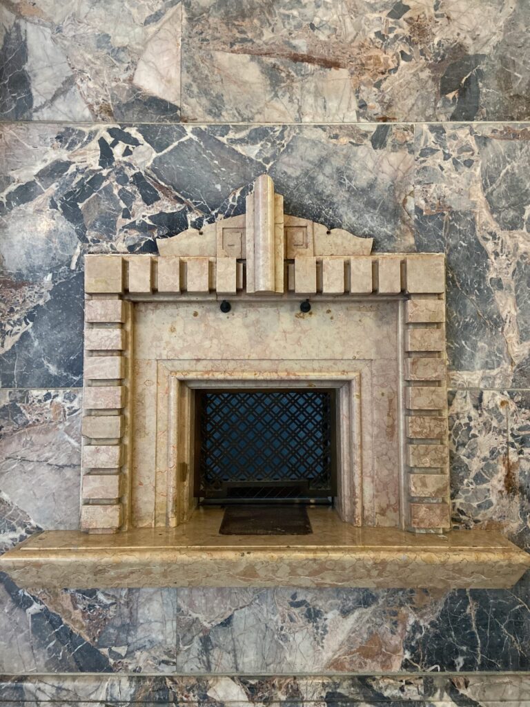 京都市京セラ美術館 館内 暖炉跡