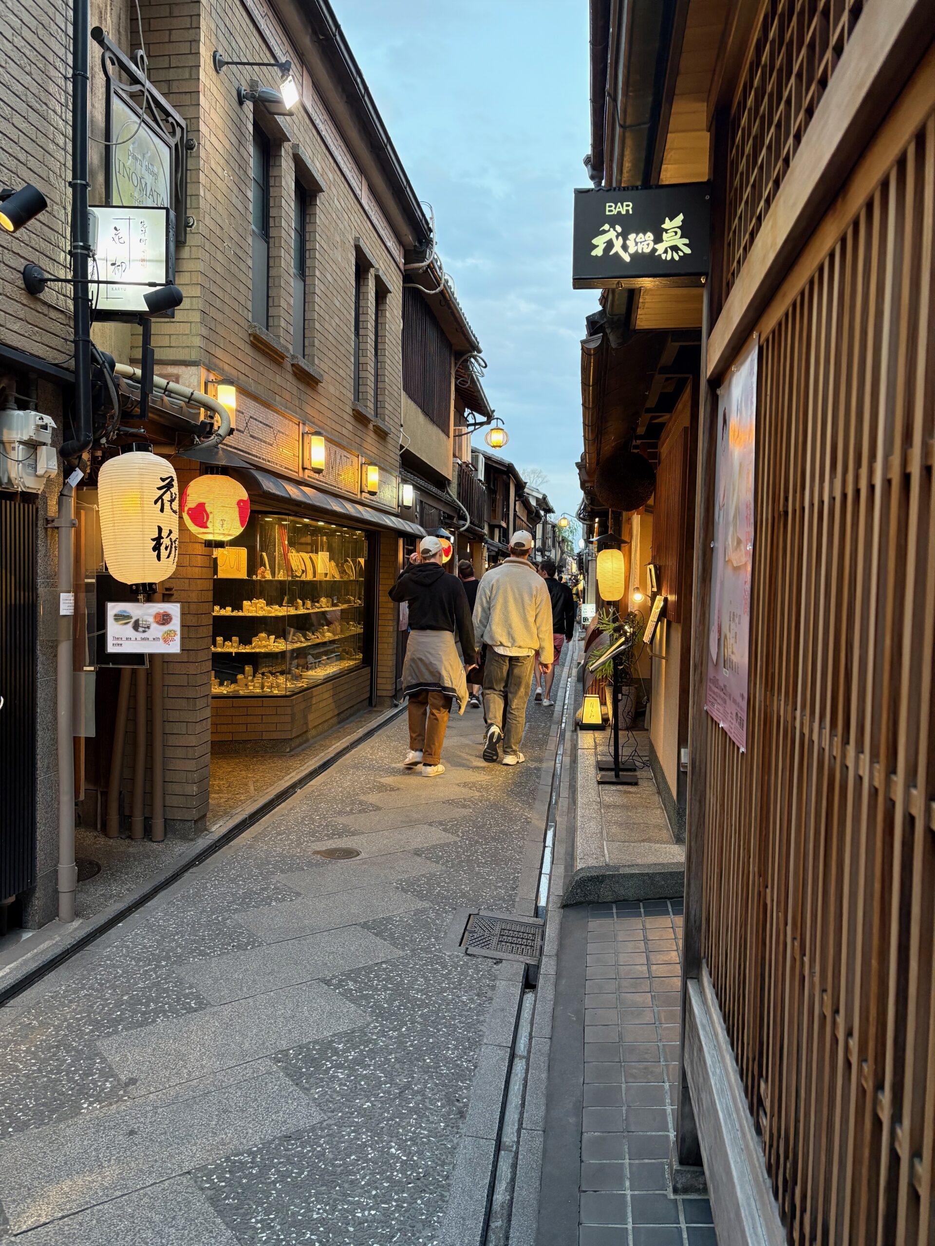 先斗町　夕暮れの路地
