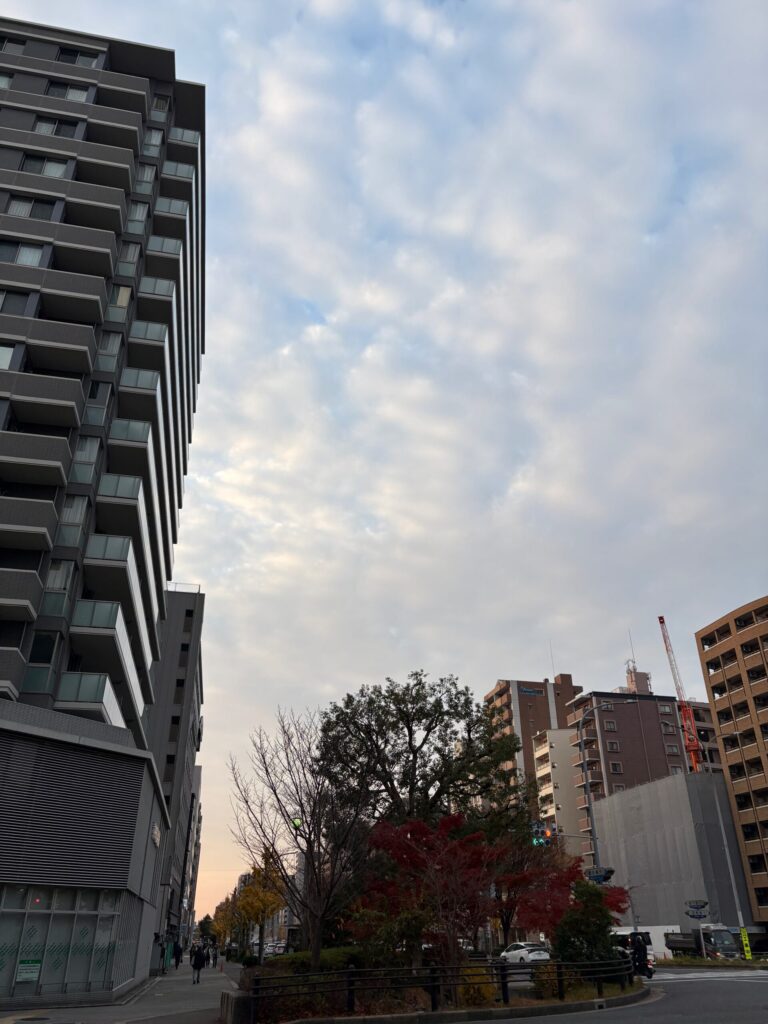 四条堀川　早朝の空