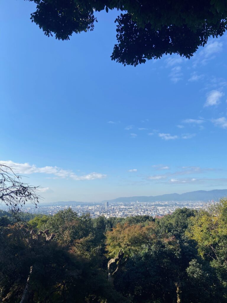 伏見稲荷大社・稲荷山の四ツ辻から、京都市街と西山を望む絶景