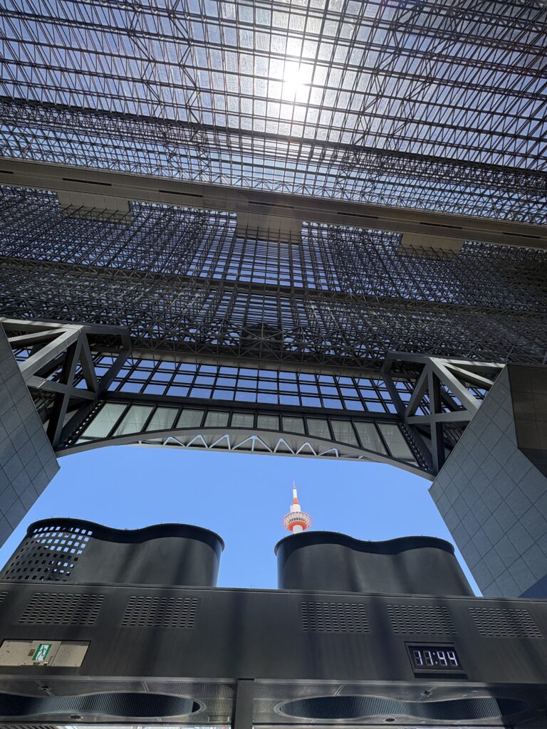 京都駅・中央改札口・京都タワー