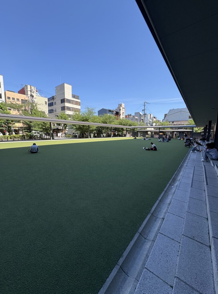 立誠ガーデンヒューリック京都 芝生の広場