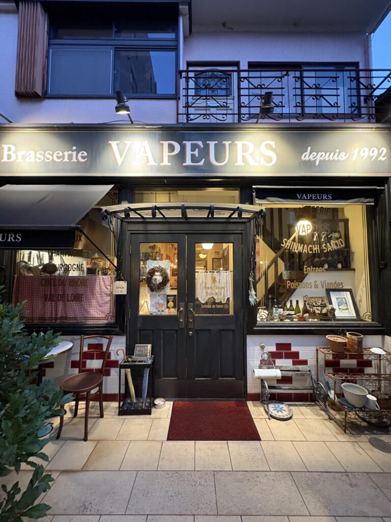 Brasserie VAPEURSの外観。三条新町で1992年から続くフレンチビストロ