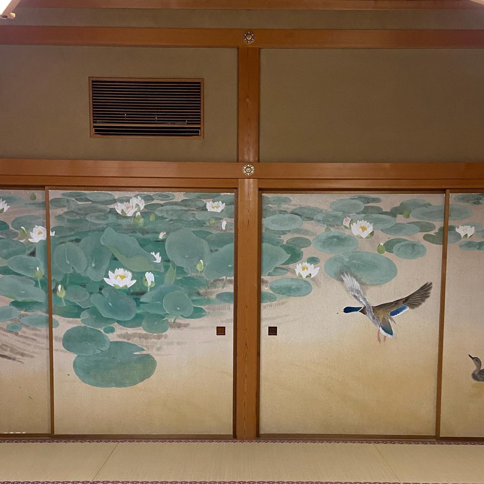 智積院の襖絵、後藤順一筆「浄」の蓮と鳥