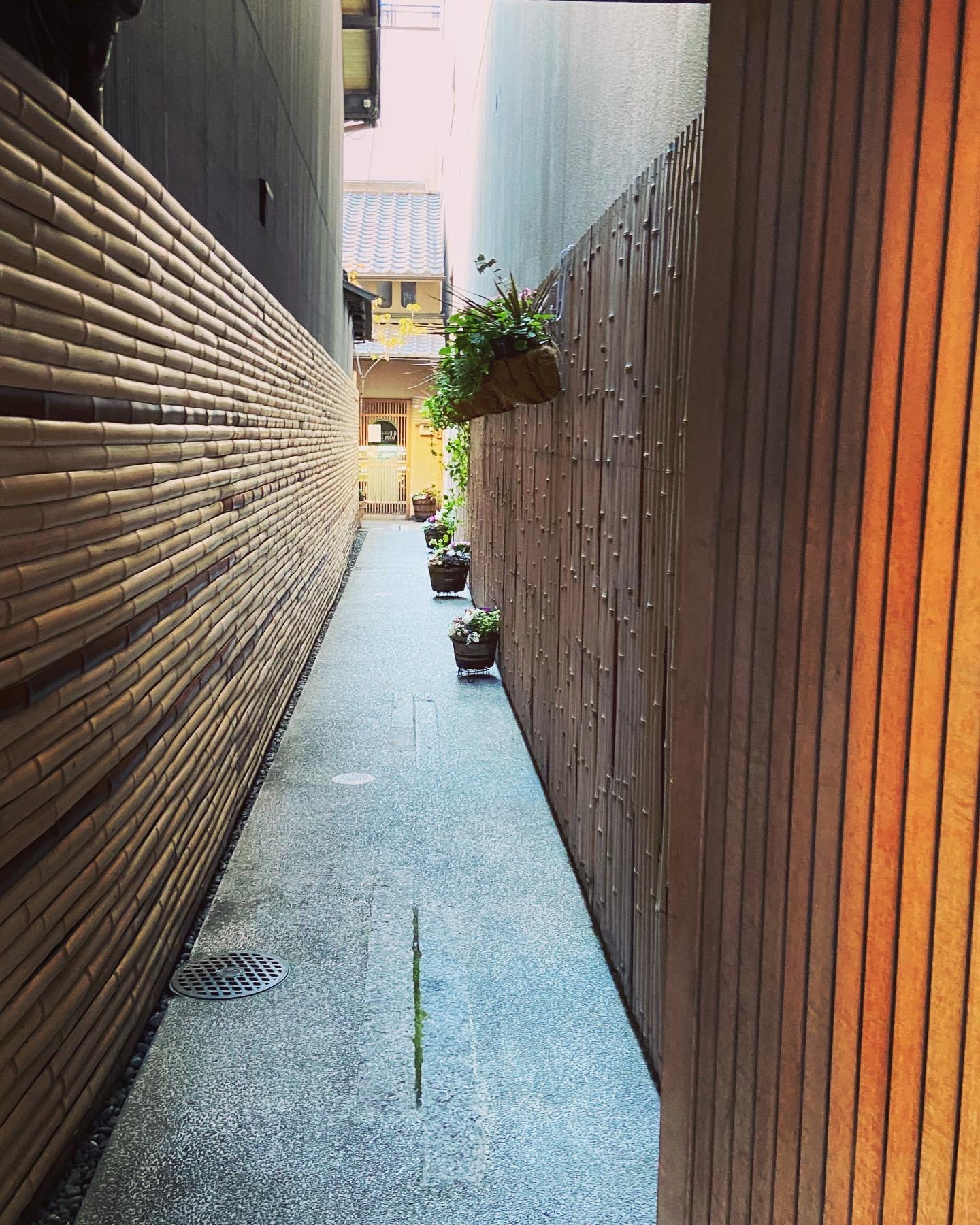 御所南の細い路地